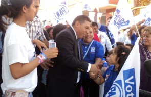 Festejo del Candidato Rito Vargas después del Debate